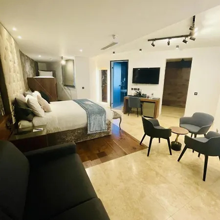 Hotel The Village Boutique And 5*