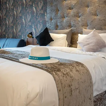 Hotel The Village Boutique And