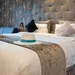 Ξενοδοχείο The Village Boutique And