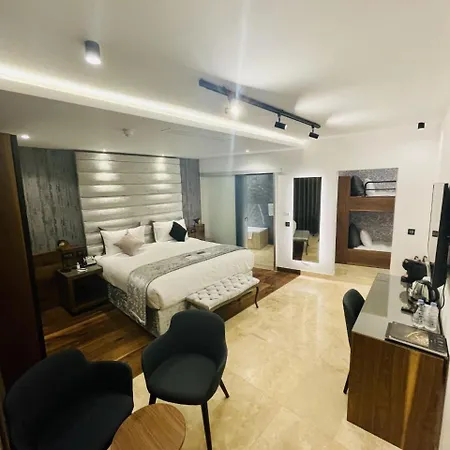 Hotel The Village Boutique&spa 5*