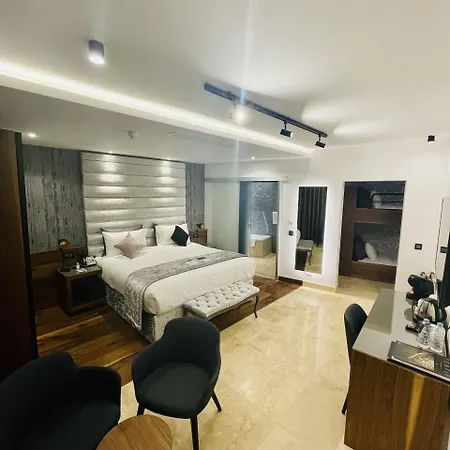 The Village Boutique And ناسار