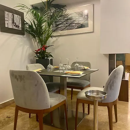 The Village Boutique And Hotell