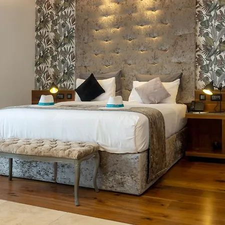 The Village Boutique And 5* ناسار
