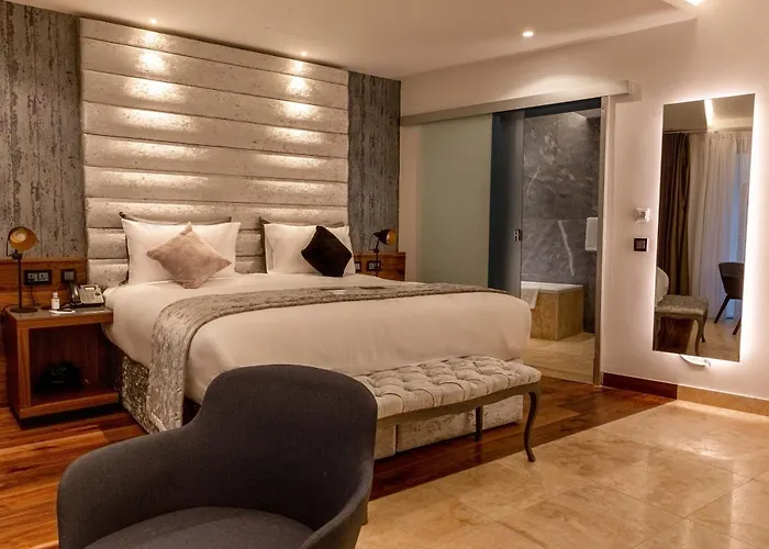 Hotel The Village Boutique&spa 5*