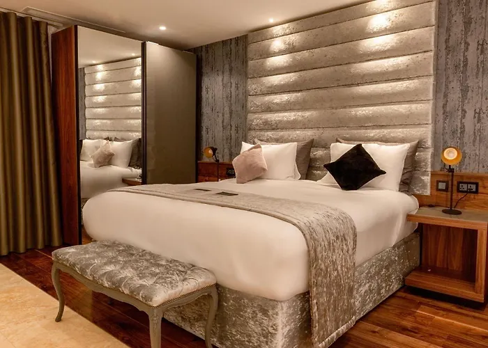 Hotel The Village Boutique And