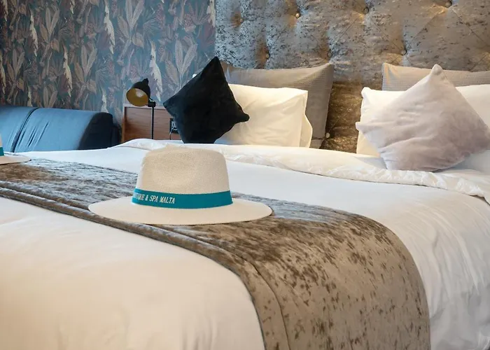 Hotel The Village Boutique And